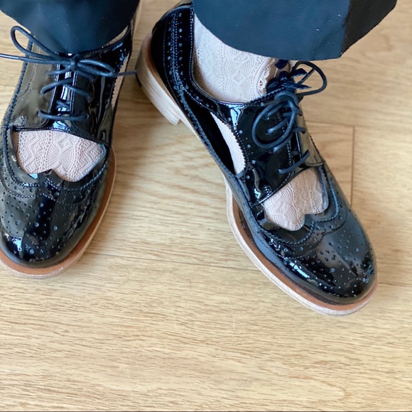 Black enamel brogue with cutout details sz 7.5 - Picture 8 of 11